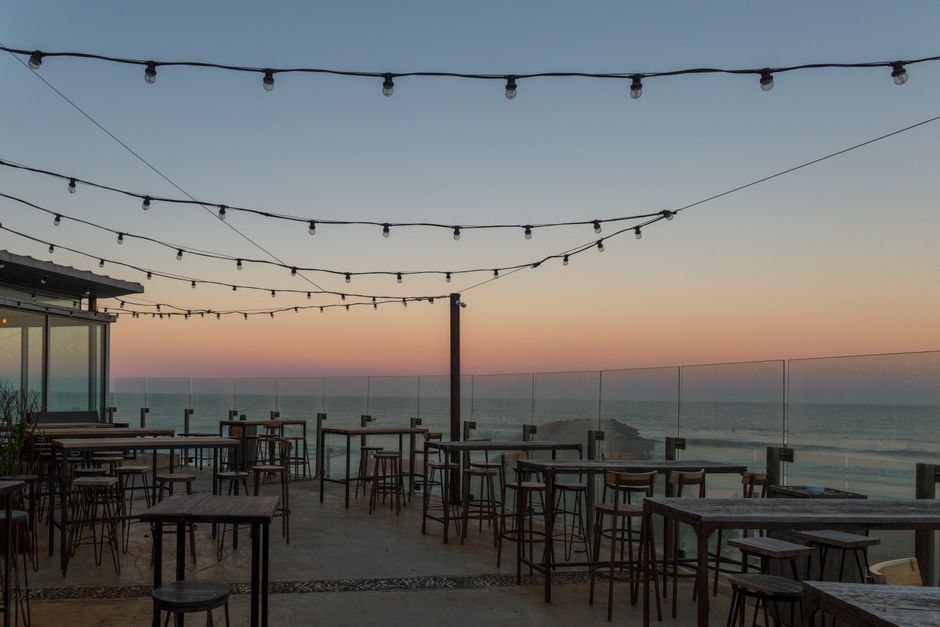 Meilleurs Bars Rooftop à Puerto Escondido : Couchers de Soleil et Cocktails
