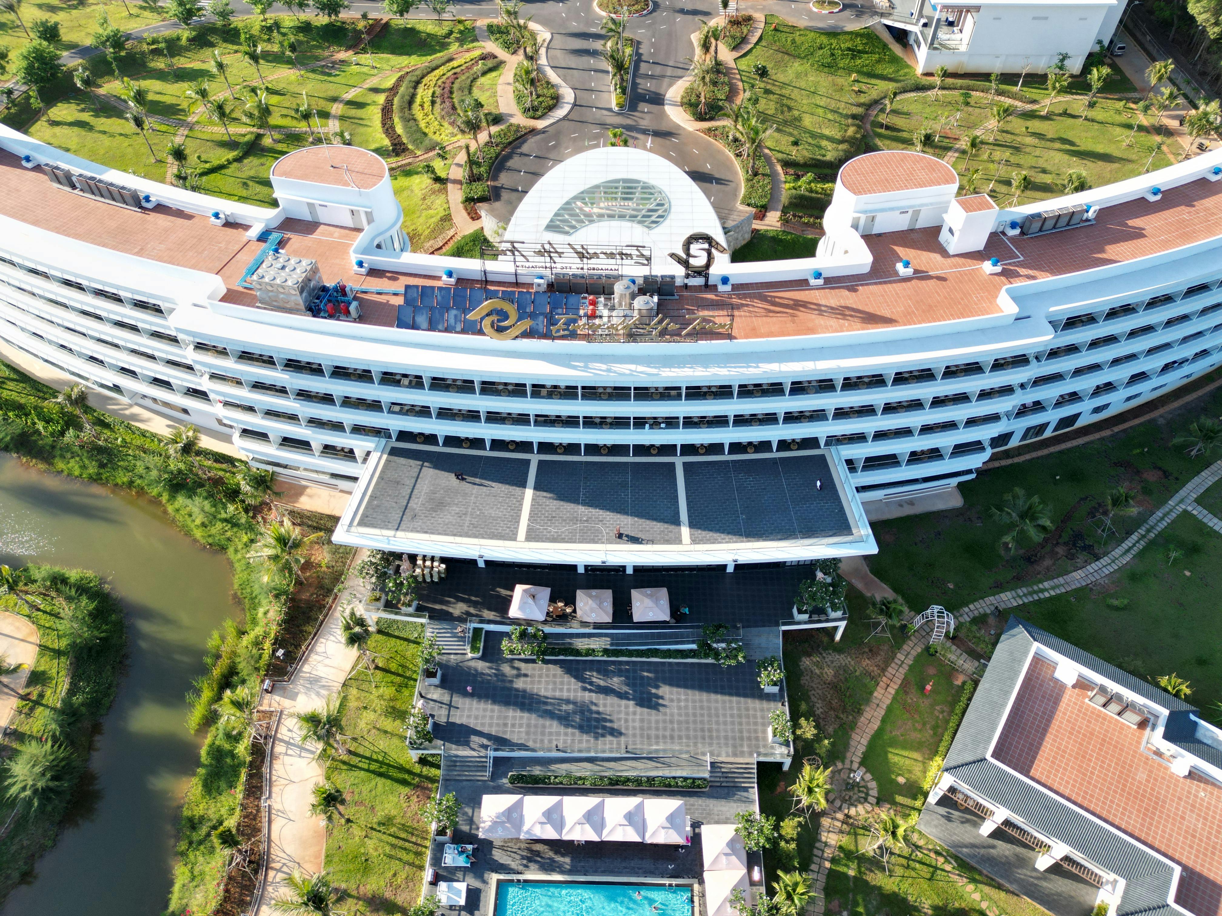 Vanda Hotel의 가족 여행객 모습