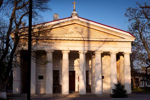 Free A stunning neoclassical church facade with Corinthian columns in warm evening light. Stock Photo