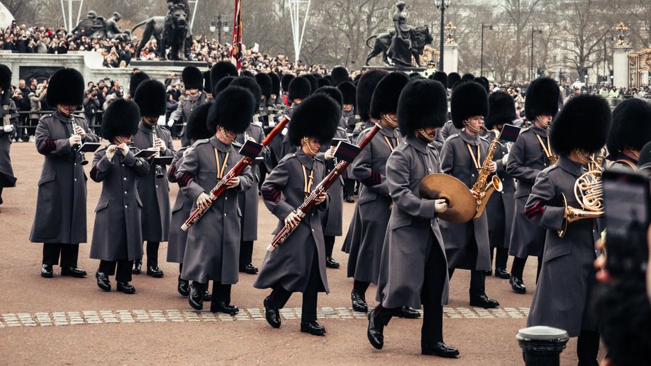 Regele Charles și Familia Regală Britanică Marchează Ziua Victoriei cu Paradă Militară la Londra și Suport pentru Ucraina
