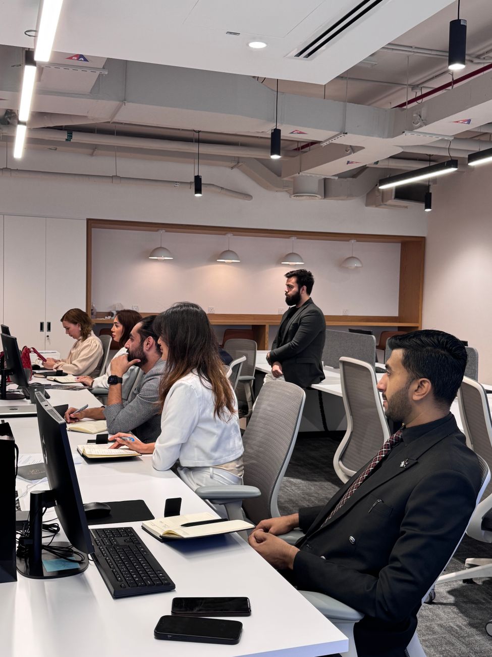 How Digital Nomads Find Reliable High-Speed Internet in Co-Working Spaces Worldwide