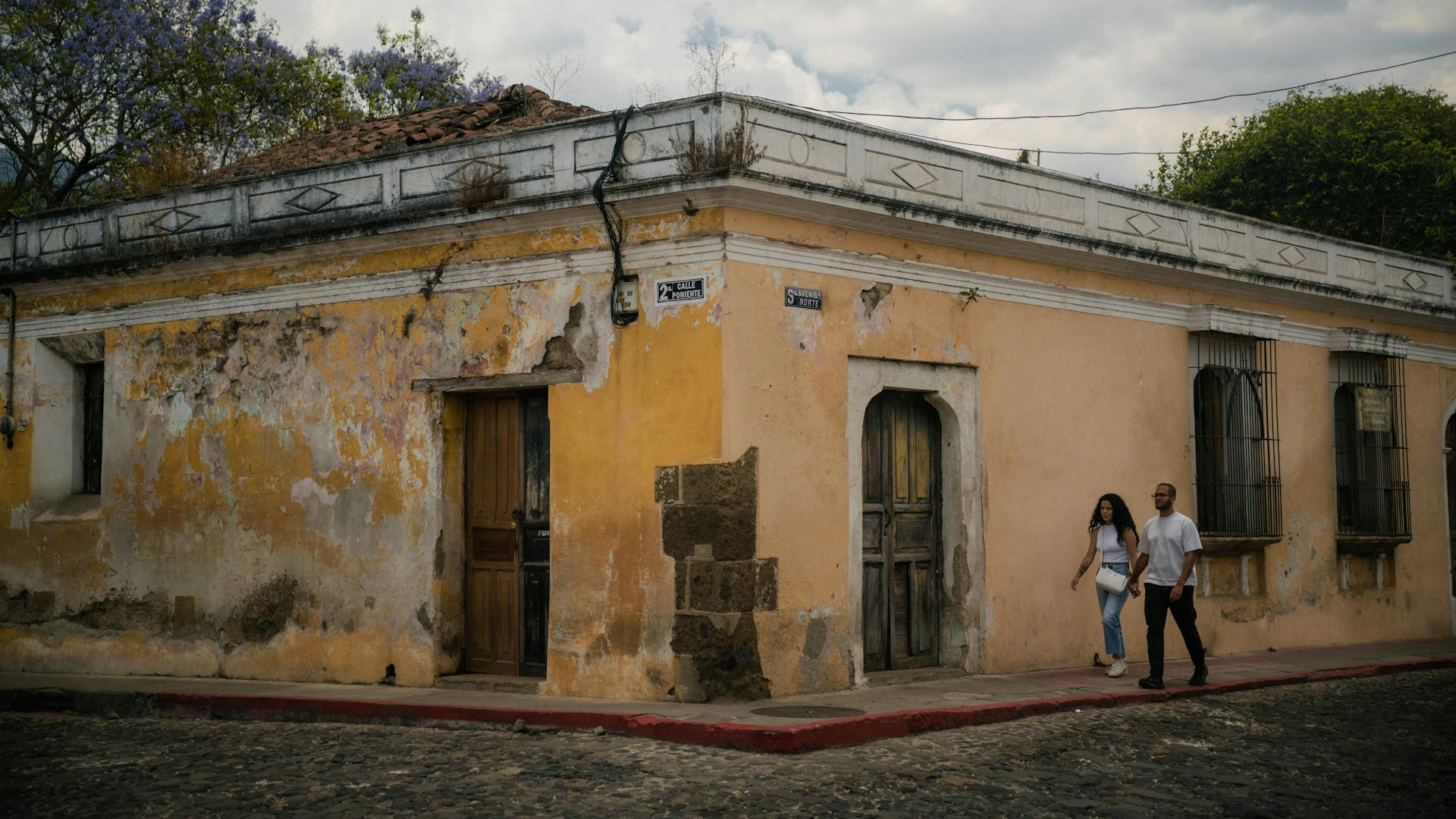 Free stock photo of antigua guatemala, arco, calle