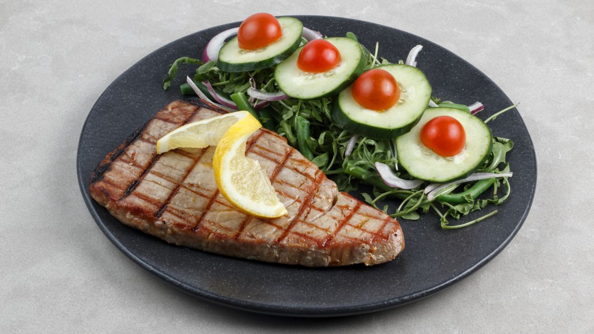 Tuna and salad pita