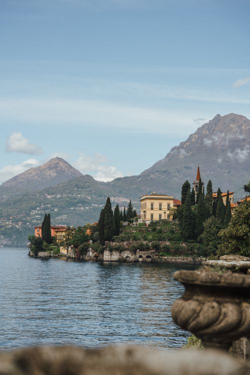Free Charming Lake Como scene with historic villas and lush greenery under blue skies. Stock Photo