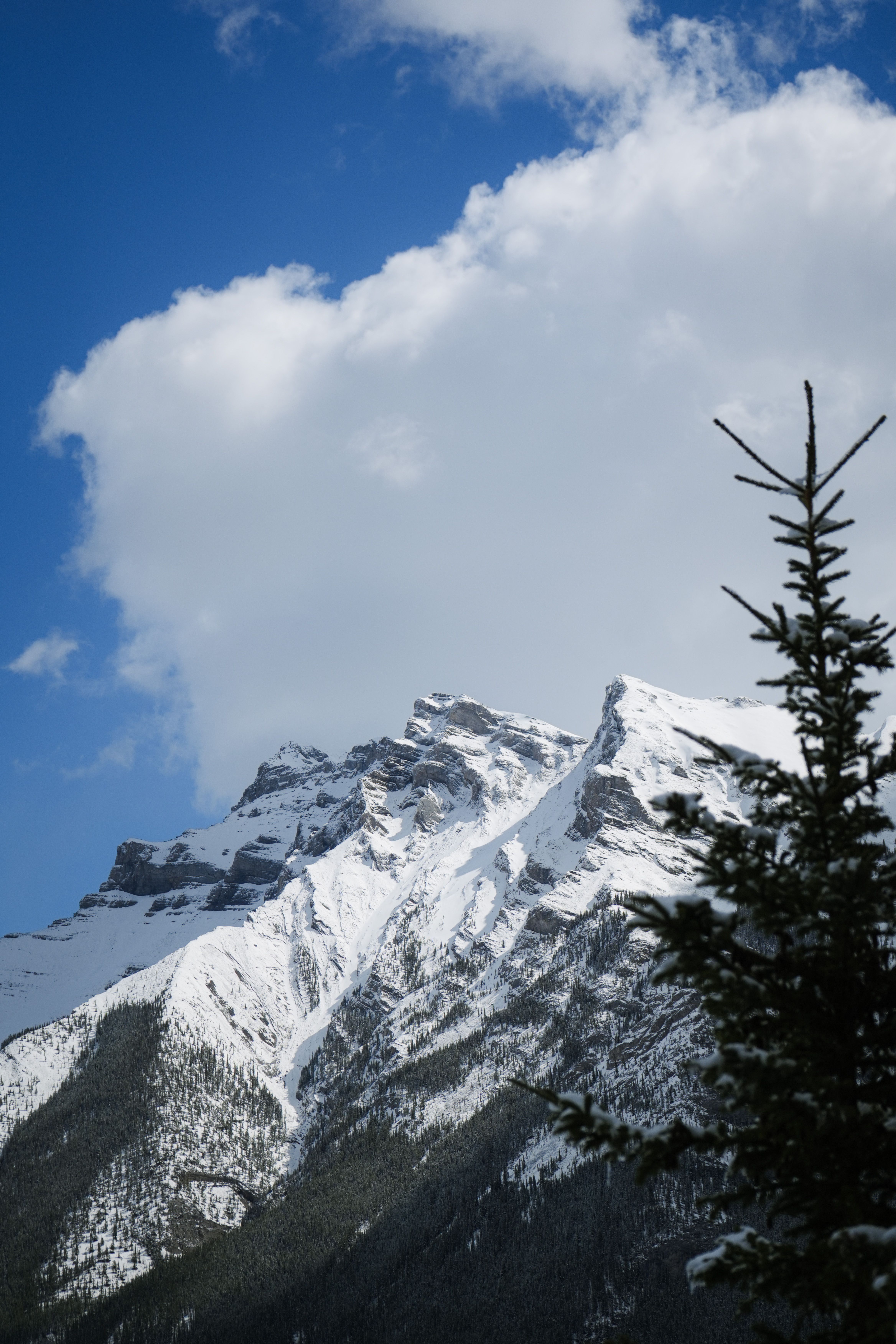 Stunning view of snow-covered mountain peaks with a clear blue sky, perfect for winter landscape enthusiasts.