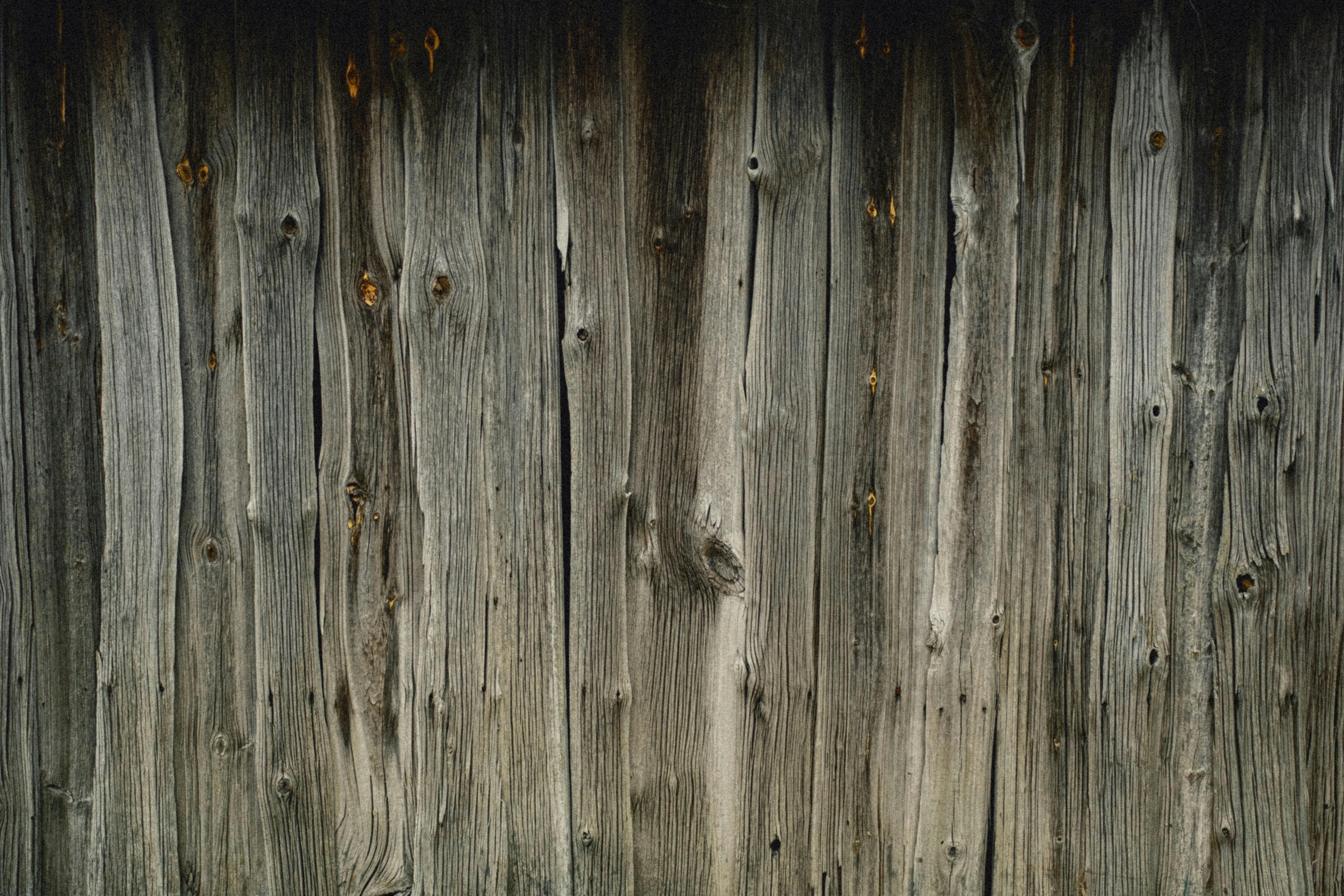 Weathered Wooden Fence with Natural Texture · Free Stock Photo, image size:1125x750