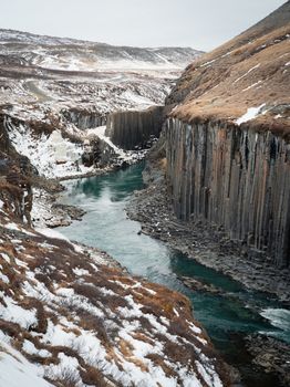Faszinierende Naturszene mit Fluss & Malerisch