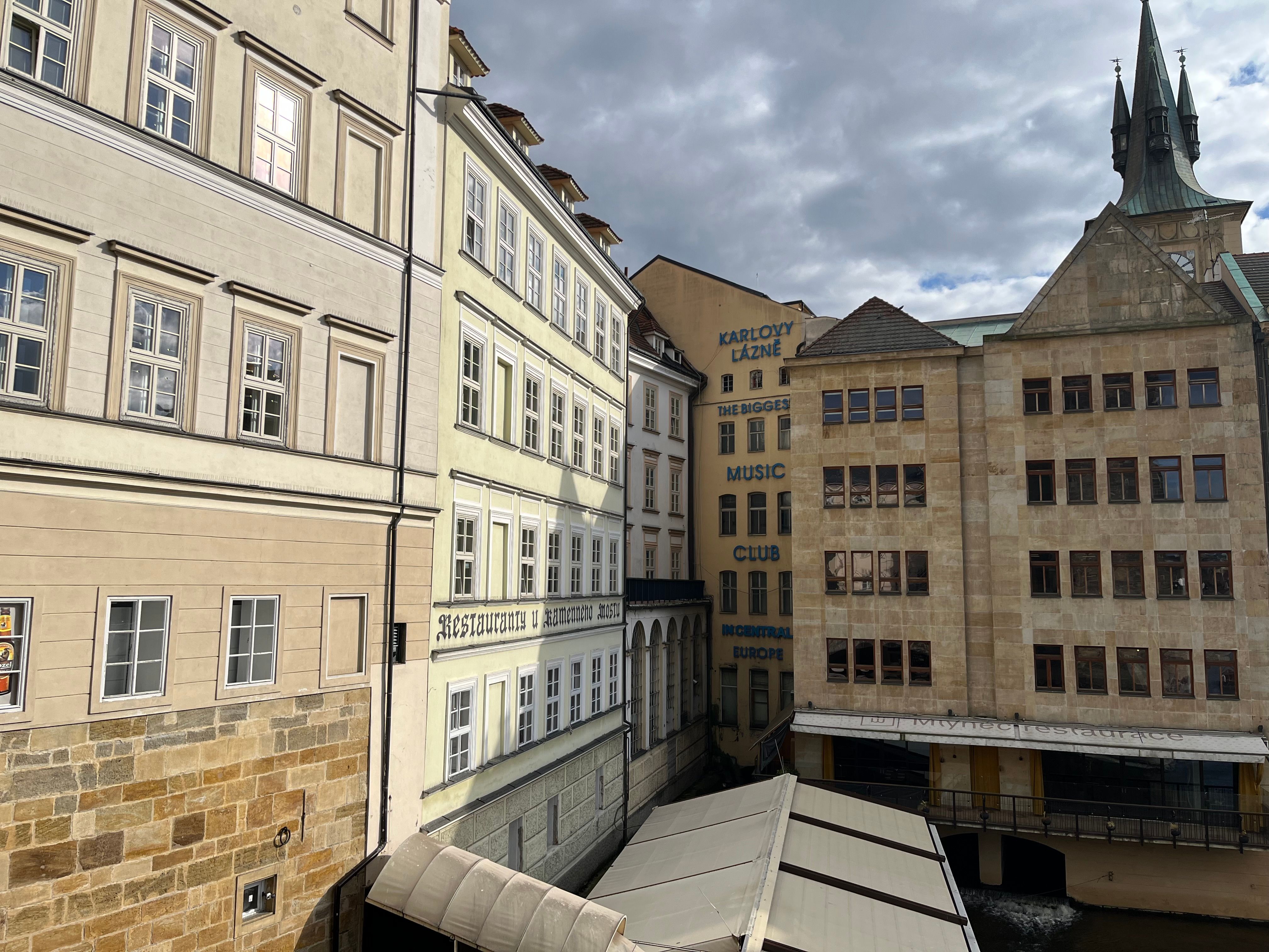 Prague nightlife options: mega-clubs (Karlovy Lázně, Palác Akropolis), jazz clubs (Reduta, U Malého Glena), cocktail bars. Real recommendations.