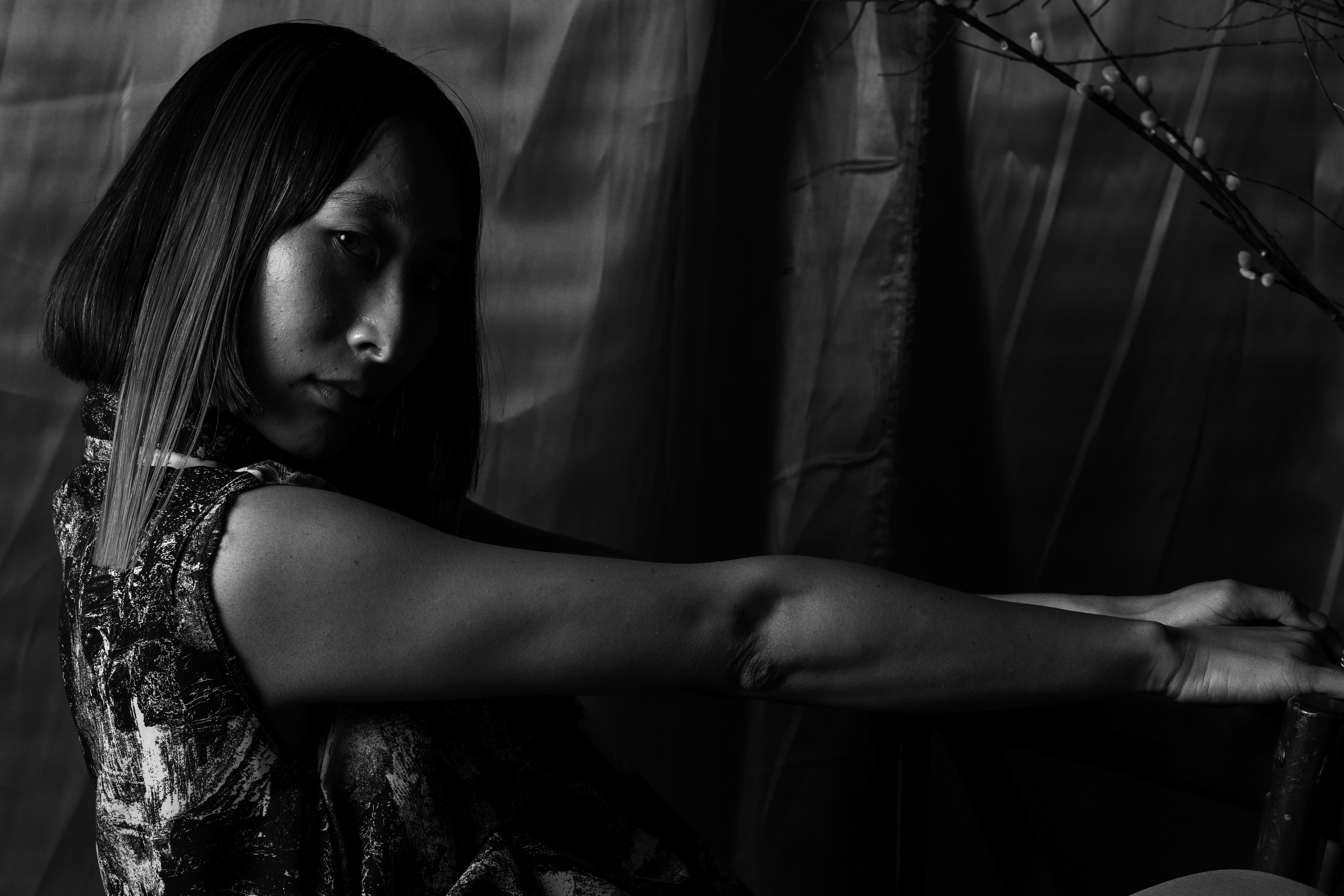 Dramatic Portrait of a Woman in Black and White · Free Stock Photo