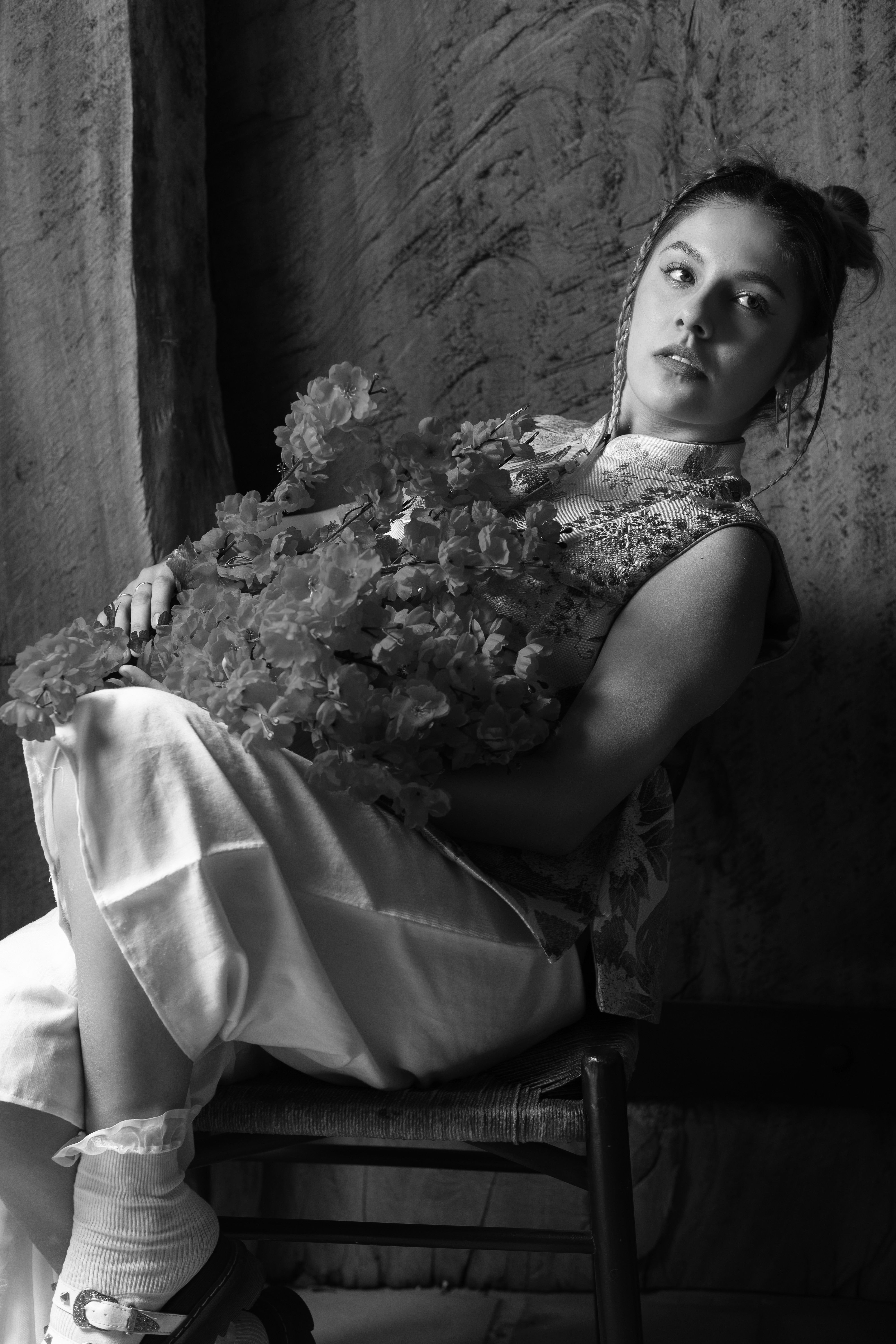 Black and White Portrait with Flowers in Leon · Free Stock Photo