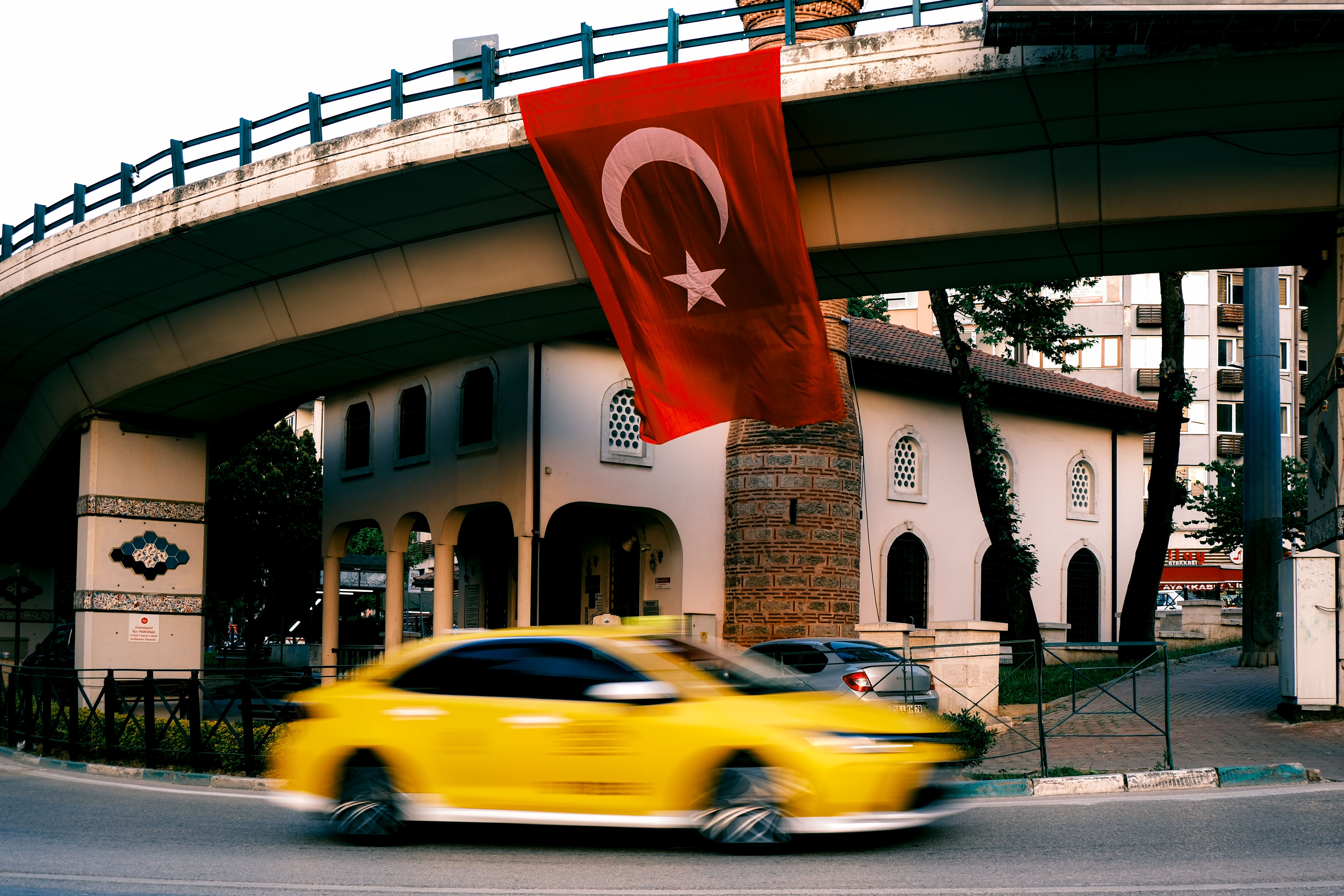 Dia a dia em Istambul para brasileiros que trabalham na Turquia Mercado e ruas de Istambul — dia a dia de quem trabalha na Turquia