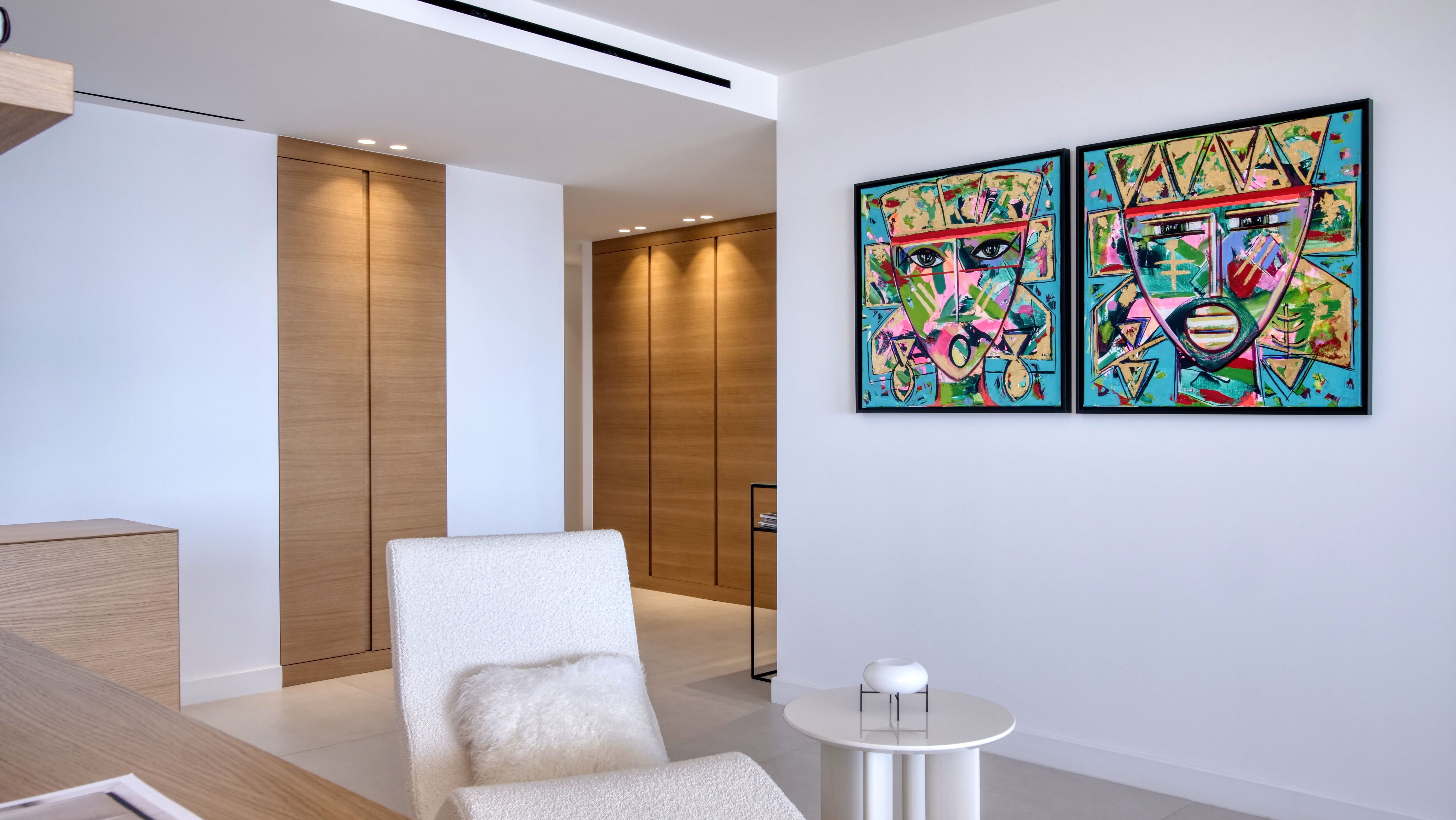 Modern Minimalist Living Room with Artwork · Free Stock Photo