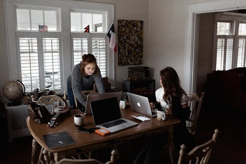 Foto Von Frauen Mit Laptops