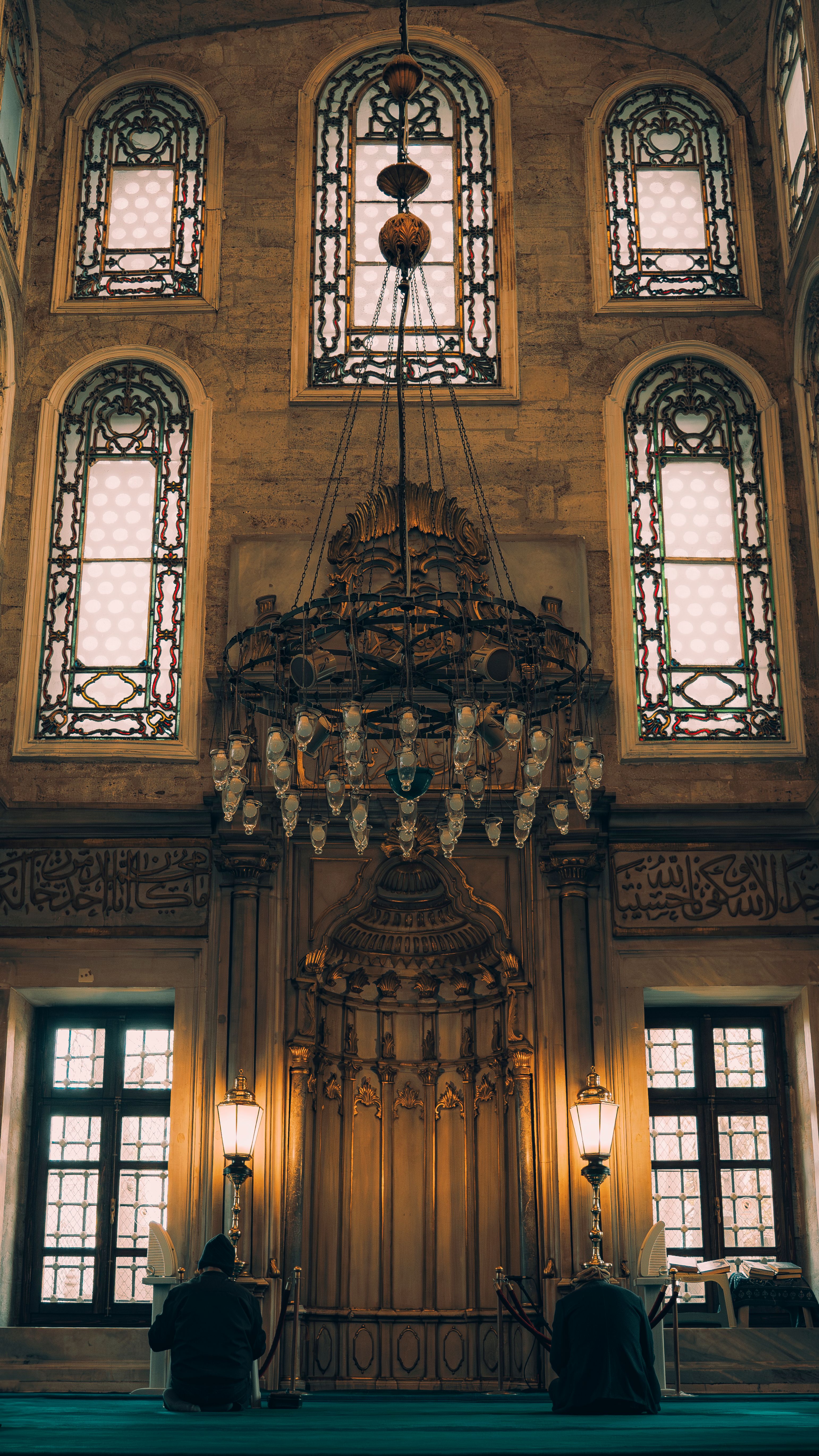 Stunning Interior of a Historic Mosque · Free Stock Photo