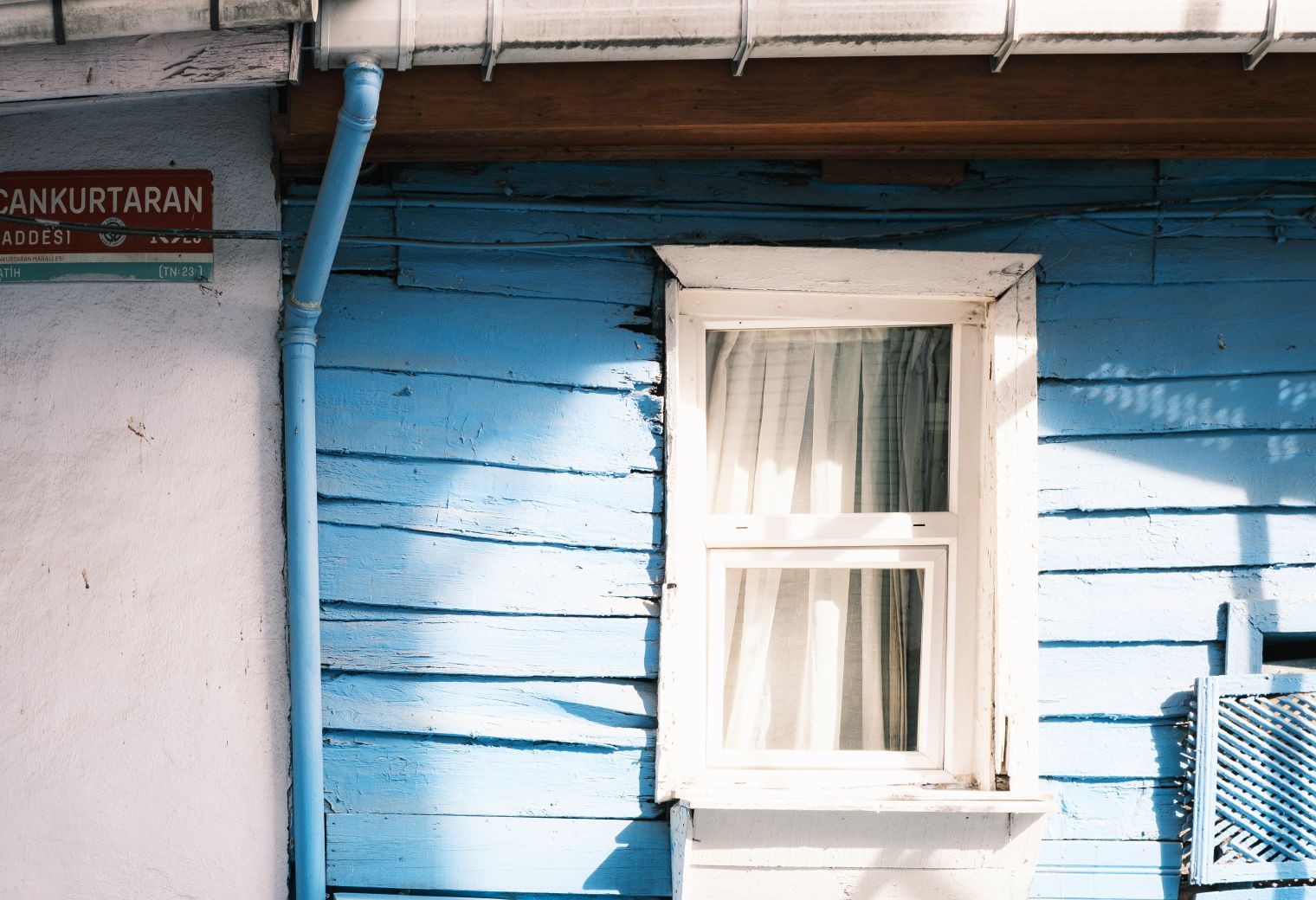 Exterior Painting in Chislehurst — quality trade paint going on in two coats