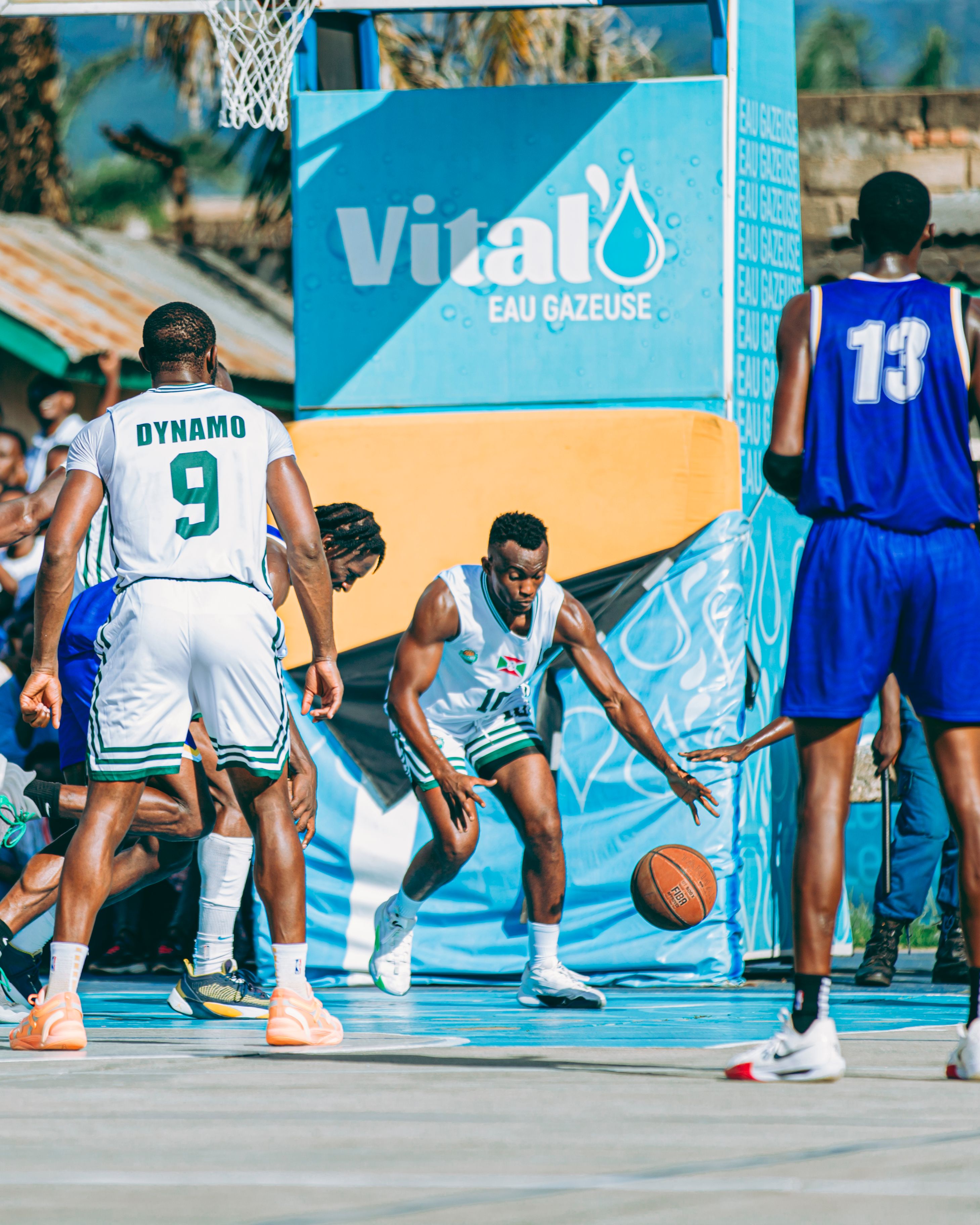 intense-outdoor-basketball-game-in-vibrant-setting-free-stock-photo