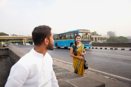 Free A smiling woman in traditional attire on a road in Pune, Maharashtra, India. Stock Photo
