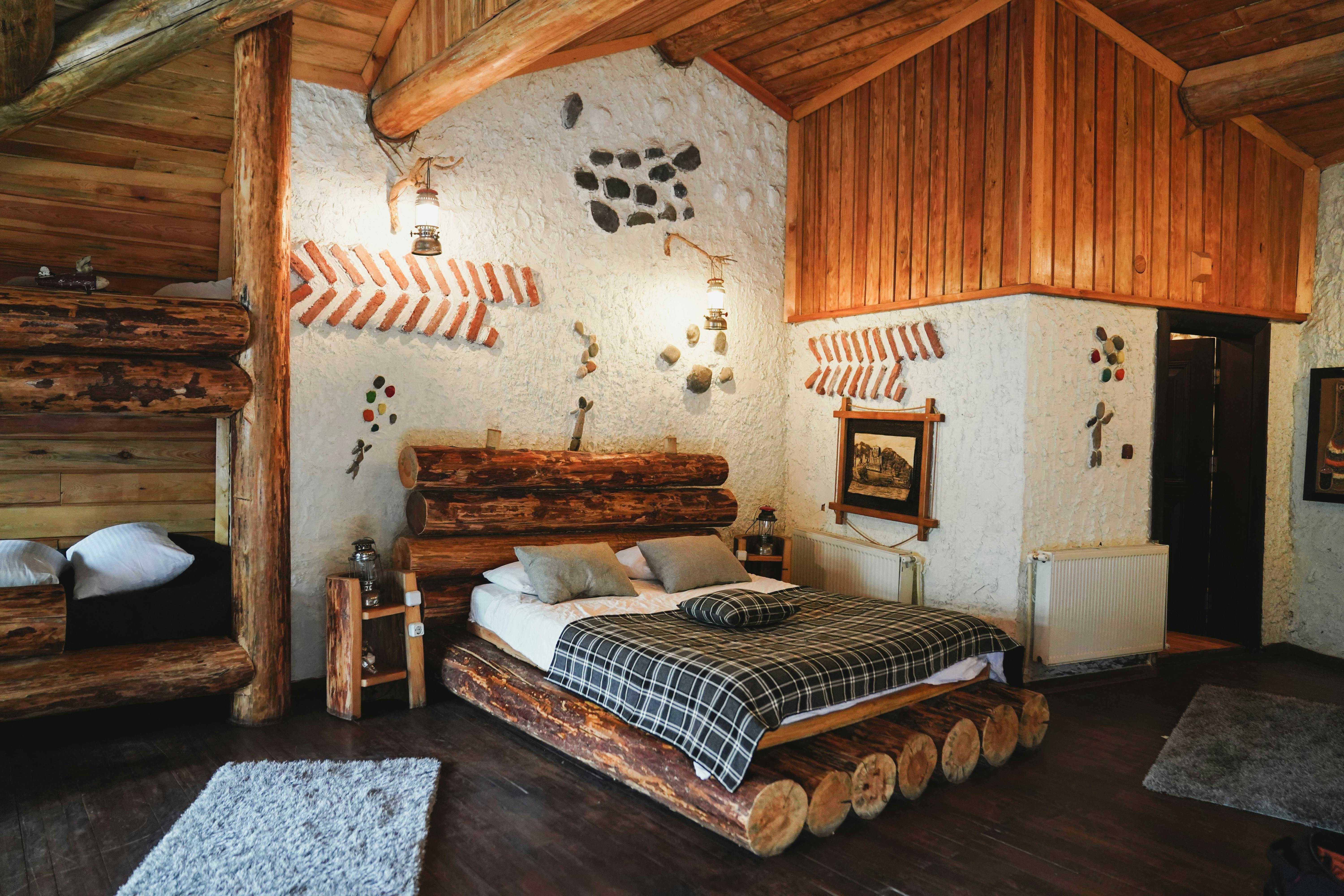 Dormitor rustic cu vedere la munți