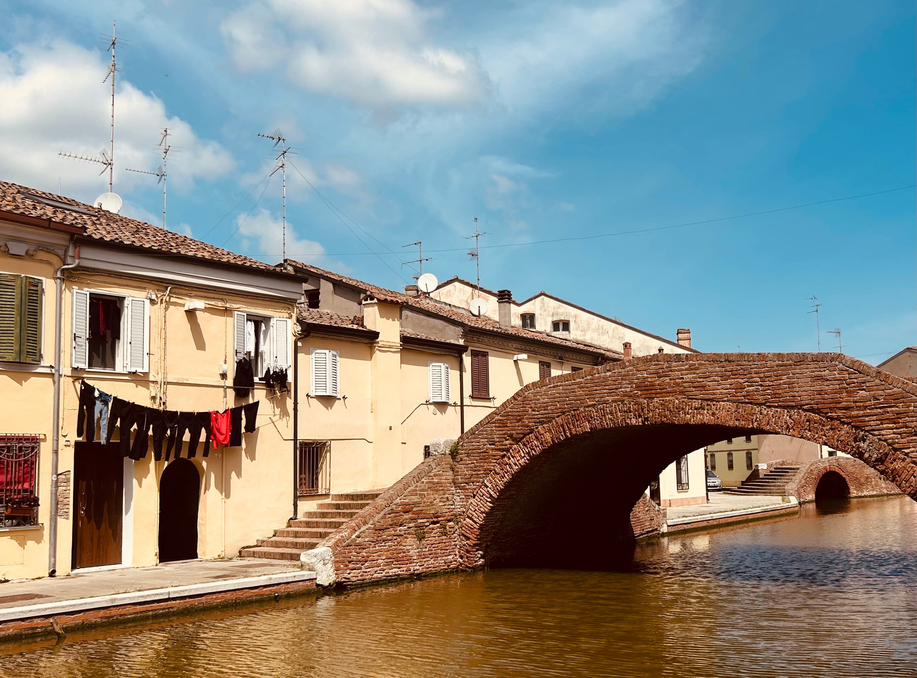 Pont des Marchands & Canal de la Robine Towpath