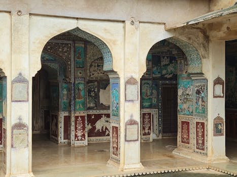 A news image depicting the impact of the extreme heatwave in India, showing people coping with high temperatures.  #heatwave #India