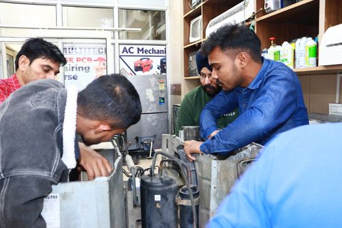 Free AC Mechanical Repairing Course in Delhi | Call Now 8800485390  Stock Photo