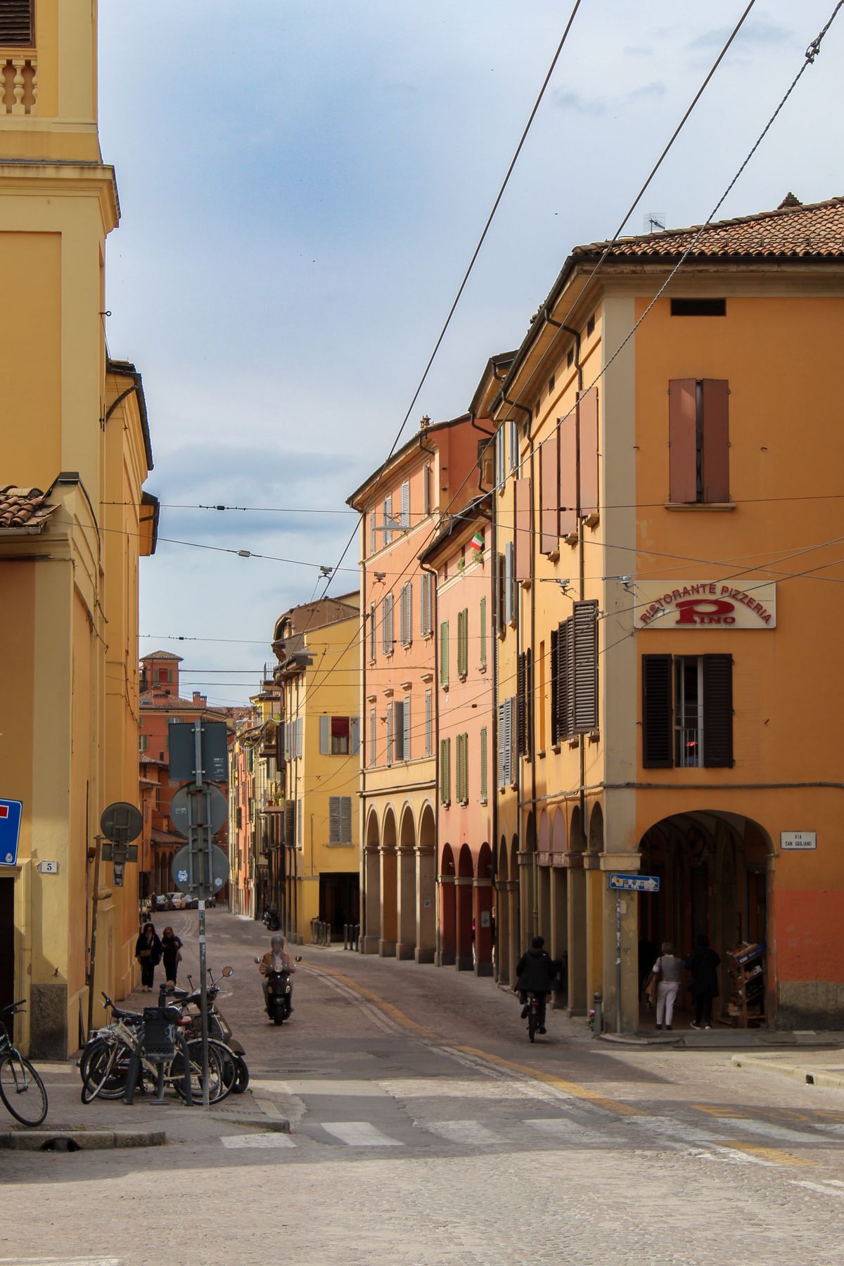 Unde te cazezi în Bologna - Saragozza spre San Luca