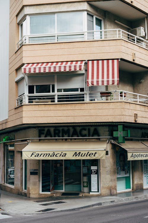 Free Brown Farmacia Building Stock Photo