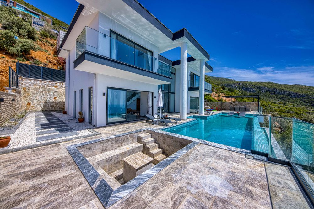 Modern luxury villa with infinity pool