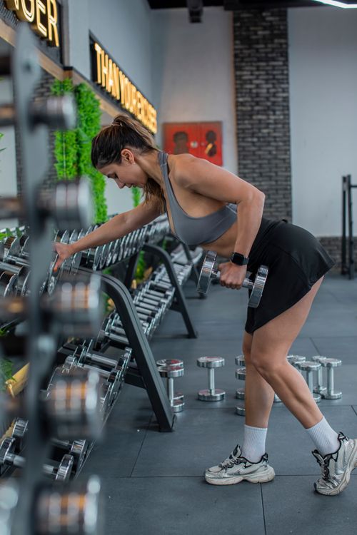 Free Athletic woman lifting weights in a modern gym in Baku, showcasing fitness motivation. Stock Photo