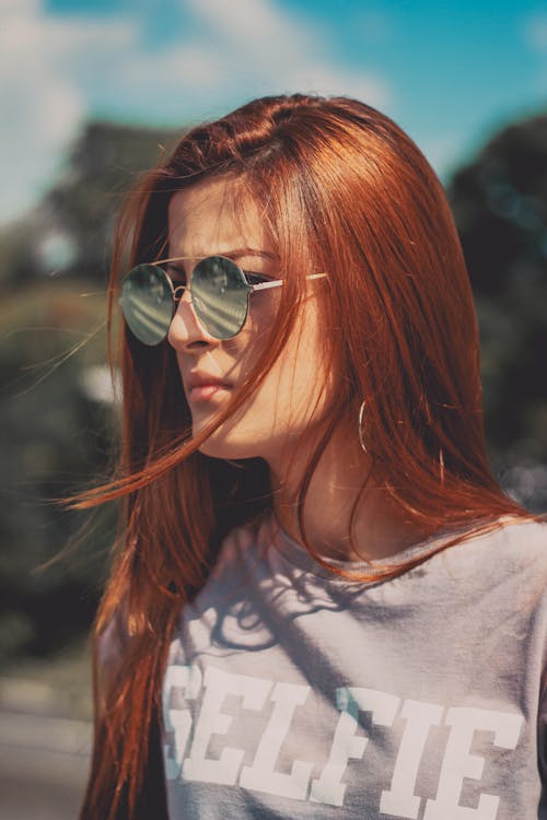 Free Woman In Grey Crew-neck Shirt Stock Photo