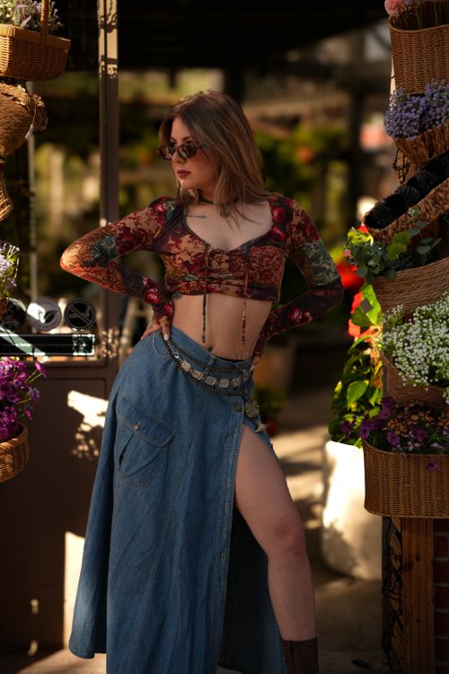 Free Stylish woman with ethnic jewelry and tattoos poses in Ankara's botanical garden, highlighting summer fashion. Stock Photo