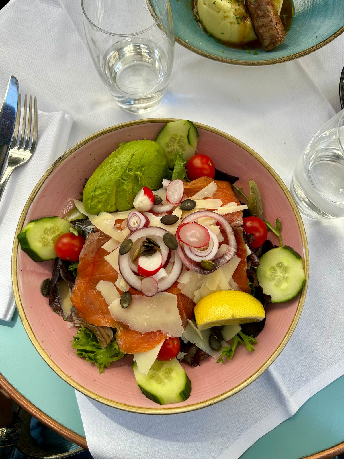 Salade nordique au saumon fumé et concombre