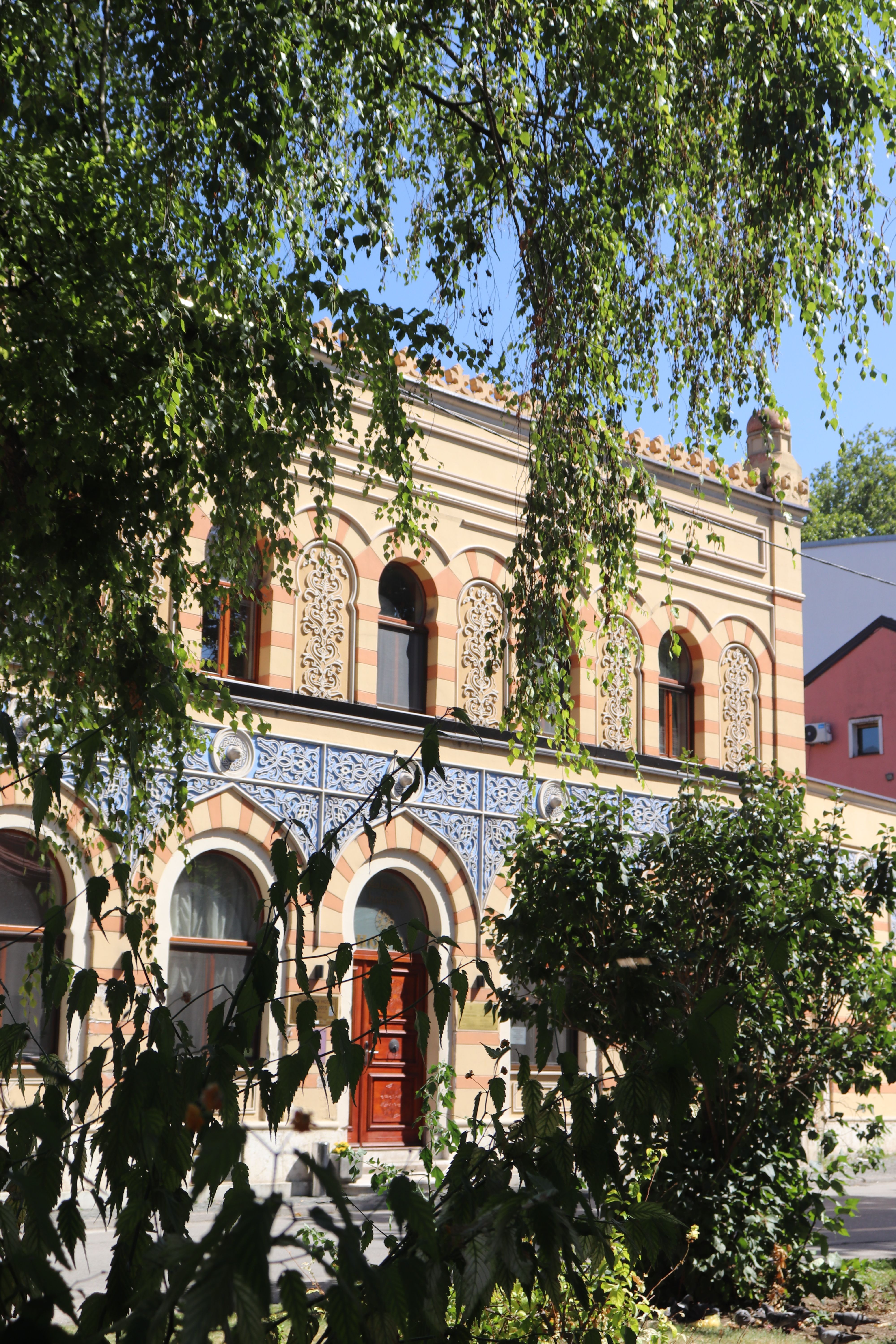 Ornate Historical Building with Arched Windows · Free Stock Photo