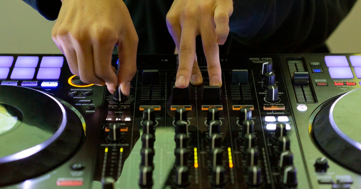 DJ Cleo Leaves Event, Bringing Celebration to a Close