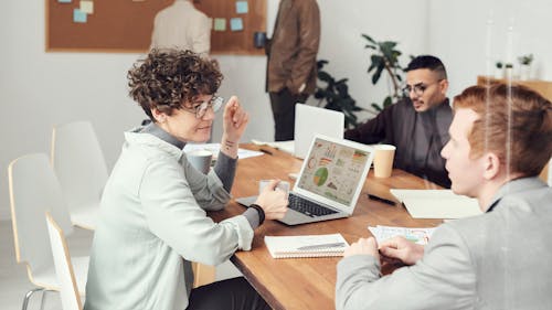 Základová fotografie zdarma na téma brainstorming, diskuze, displej