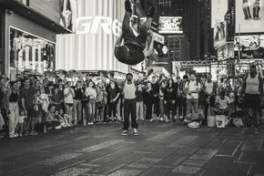 Imagen ilustrativa de la nota sobre Caos en Nueva York tras el título de los Knicks en la NBA después de 53 años en deportes