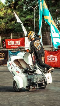 Exciting motorcycle stunt show with rider performing wheelie at Jakarta event. - Fotografer Sidoarjo