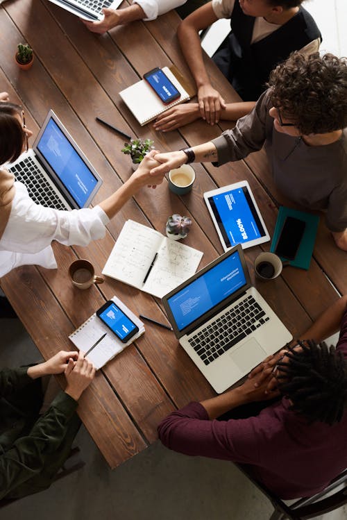 Δωρεάν στοκ φωτογραφιών με brainstorming, laptop, macbook