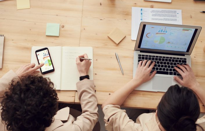 Online dating: starting a conversation on a niche platform