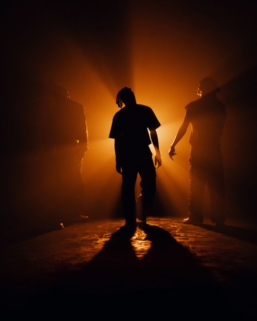 Free Silhouetted figures with dramatic backlighting creating a moody, artistic vibe. Stock Photo