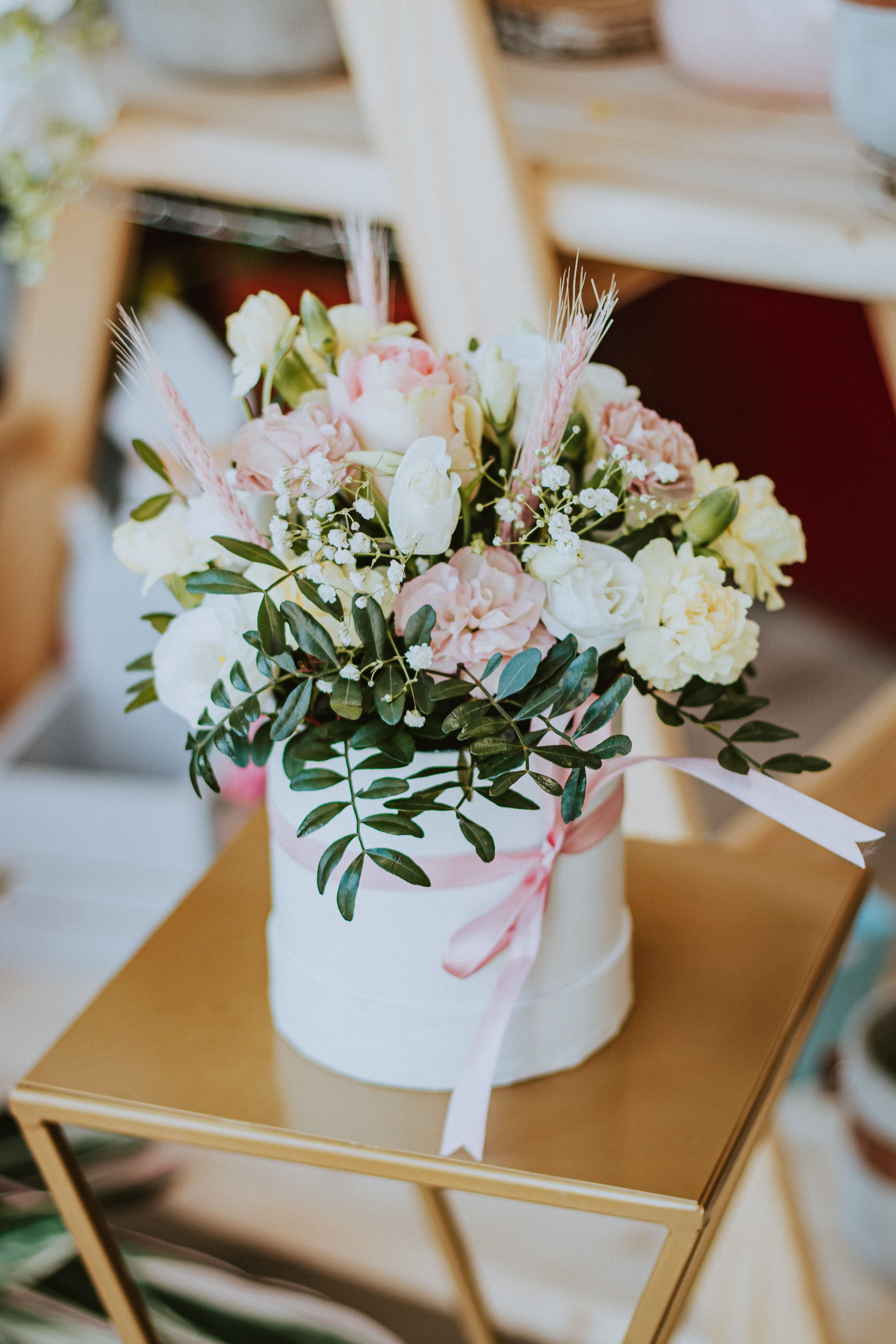 Elegant Floral Bouquet in White Hatbox · Free Stock Photo