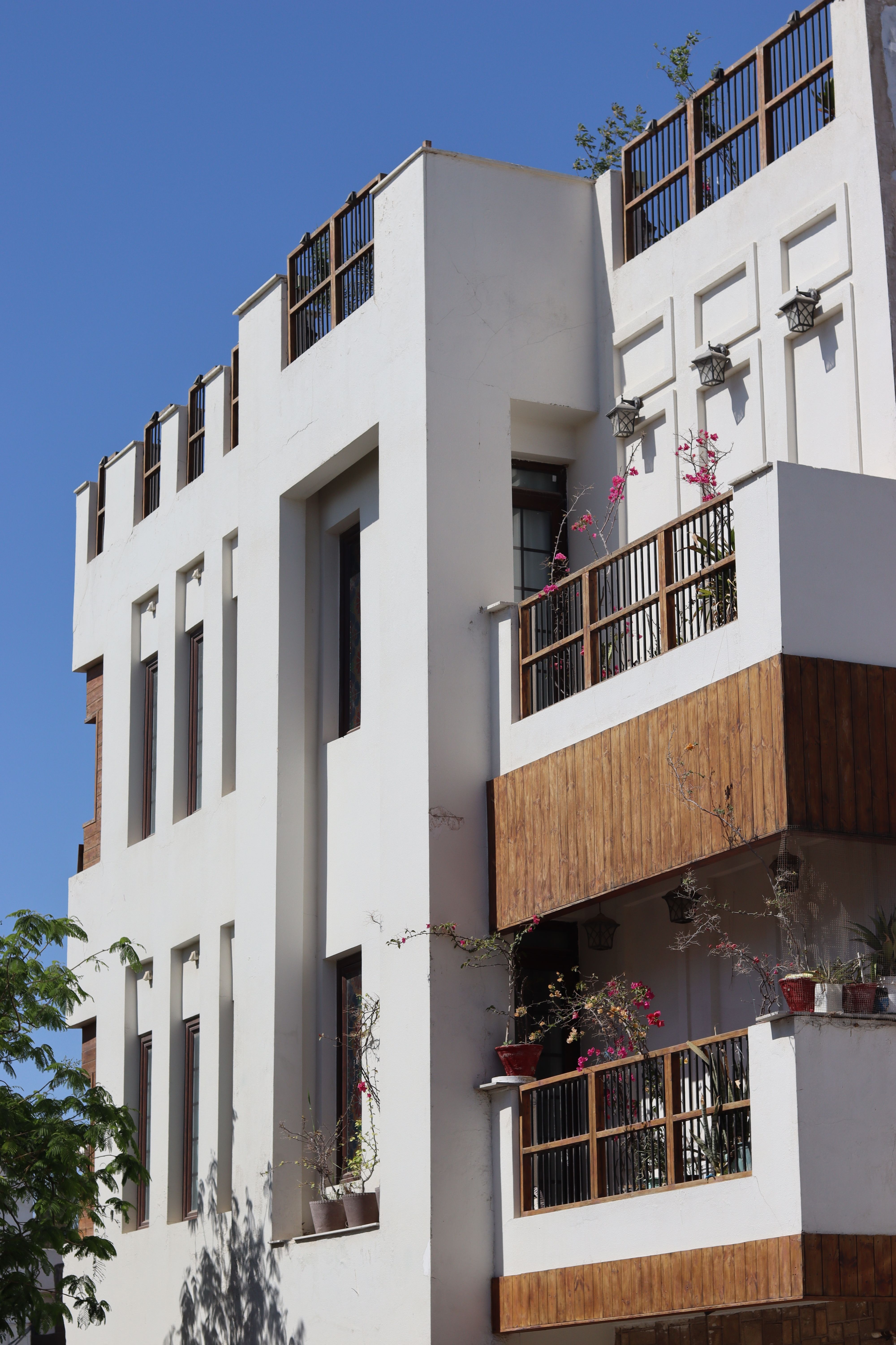Modern Apartment Building with Balconies · Free Stock Photo