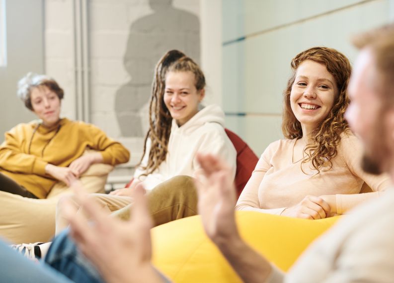 Online dating: starting a conversation on a niche platform