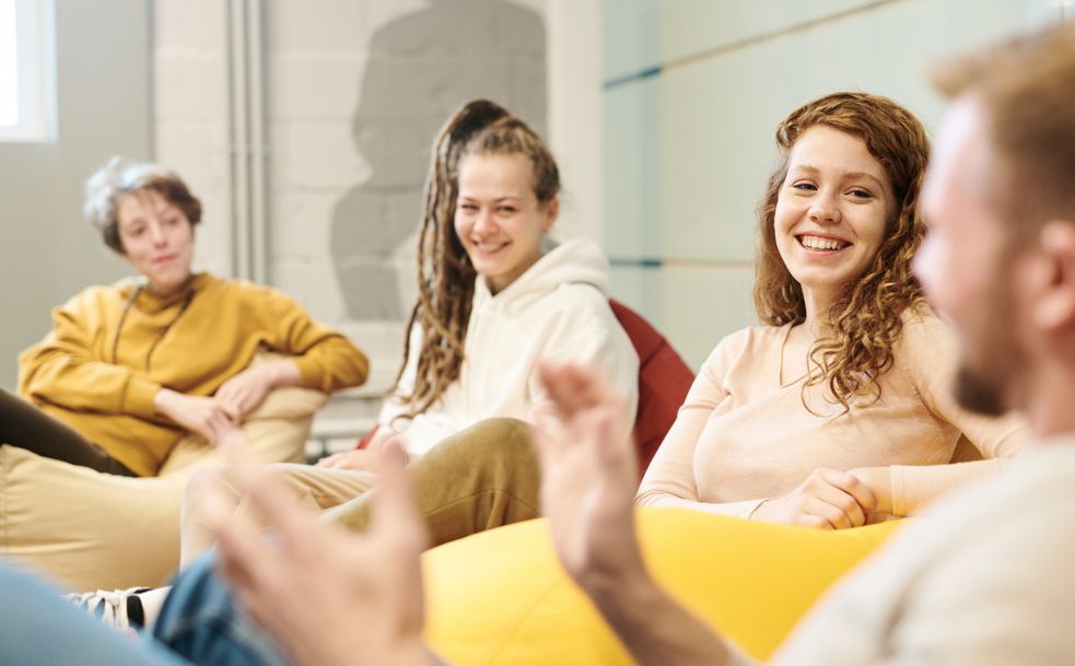 Online dating: starting a conversation on a niche platform