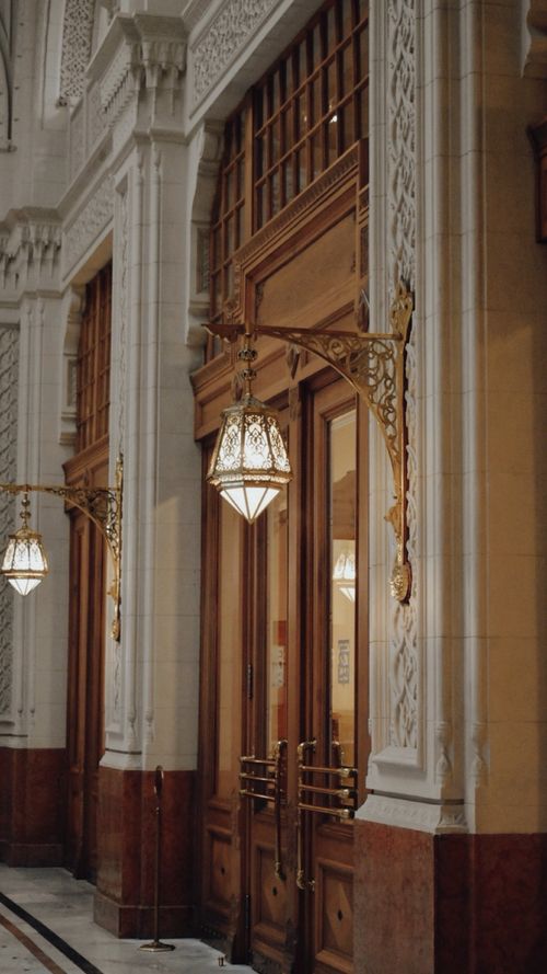 Free A beautifully designed classic interior featuring ornate decor and elegant lighting. Stock Photo