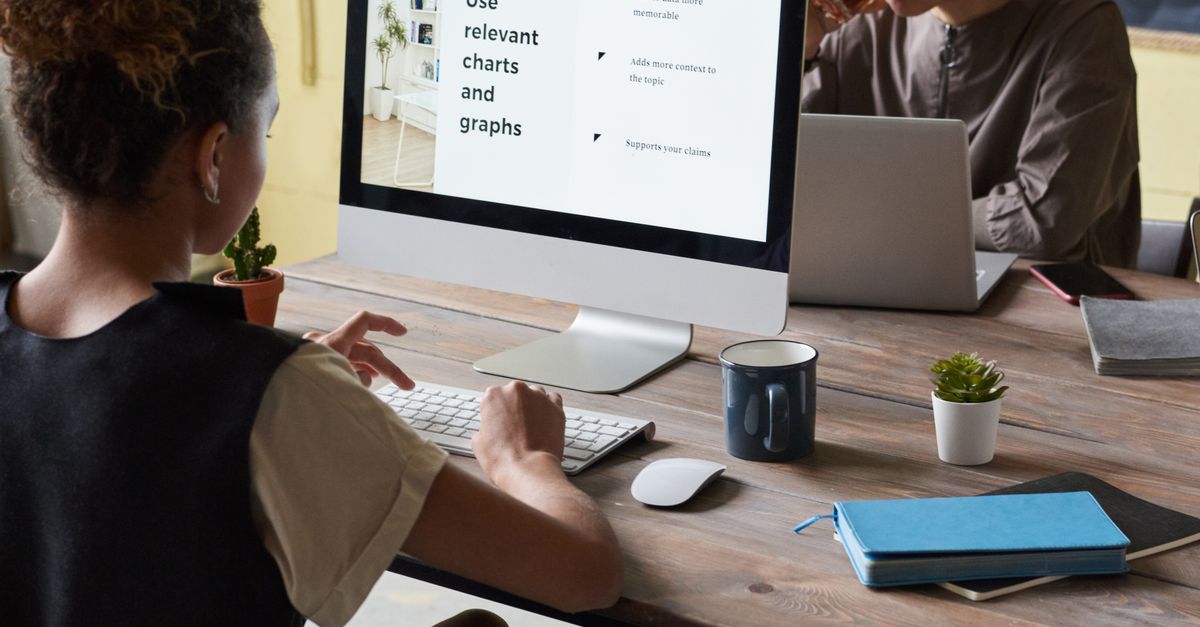 Actress Using Computer Women Using Computers · Free Stock Photo
