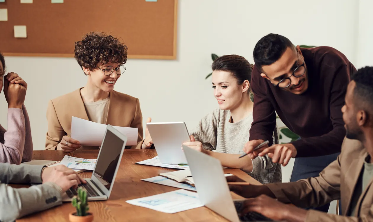Call Forwarding vs Virtual Numbers vs VoIP: How Inbound Calls Actually Work from Abroad
