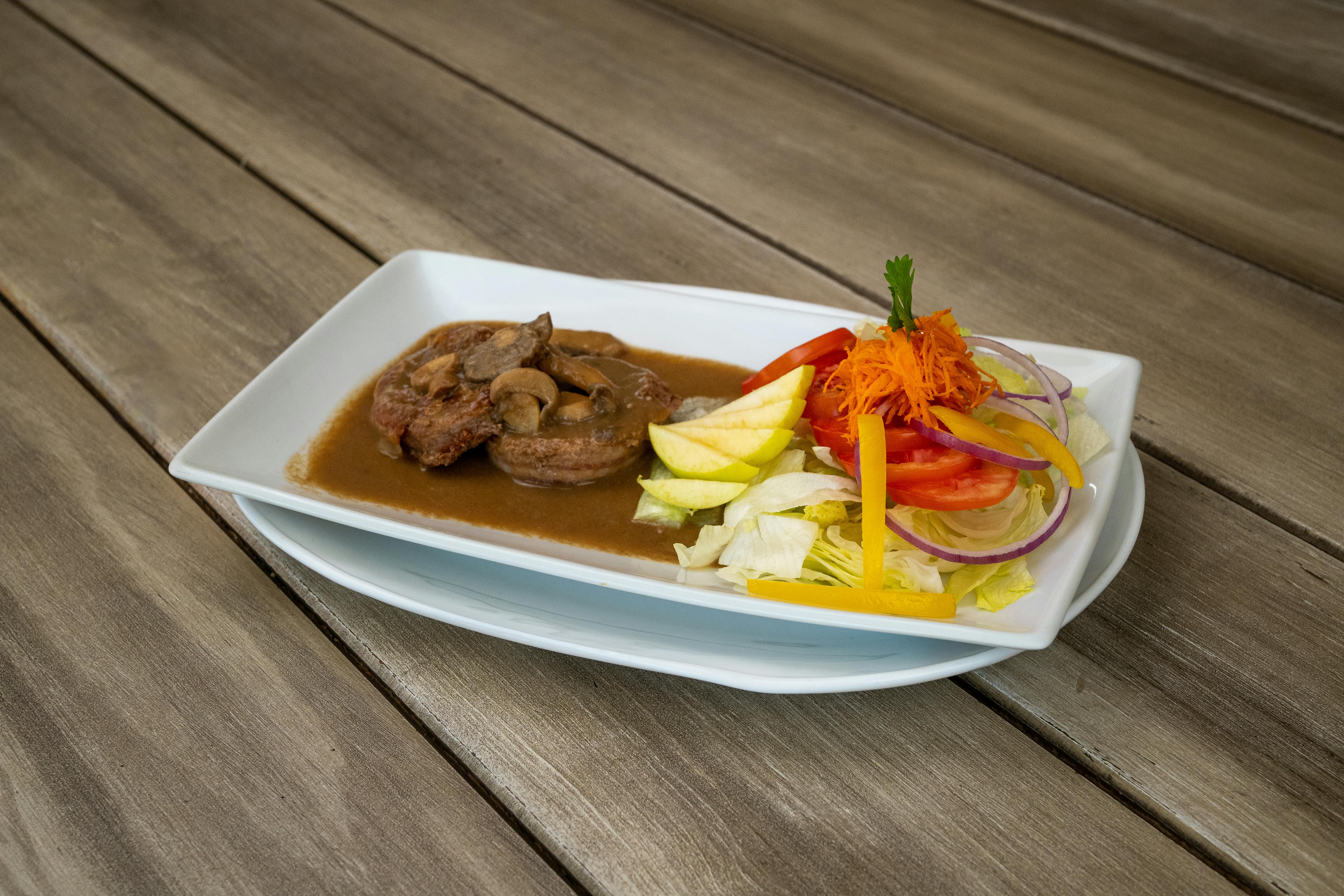 Costo plato comida Barcelona: precios actualizados