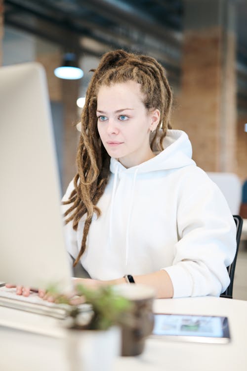 Foto Der Frau Mit Computer