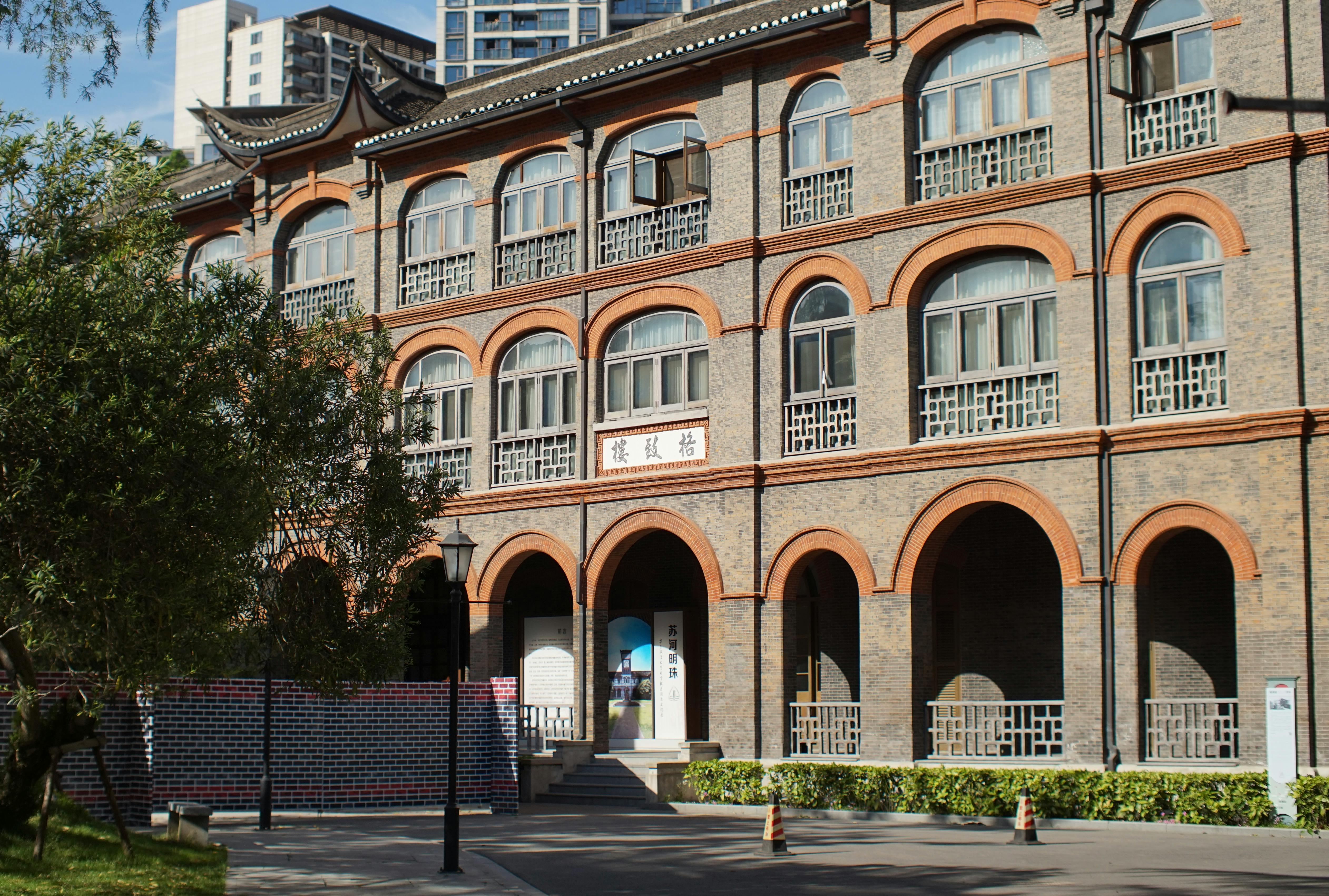 기하학적 구조가 아름다운 상하이 1933 올드 밀펀 내부